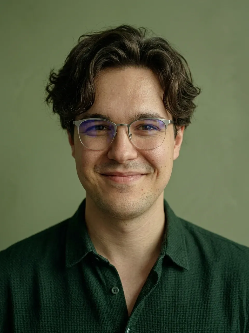 Rares Pop, Senior Motion & 3D Designer at WeGrow. Portrait photo.